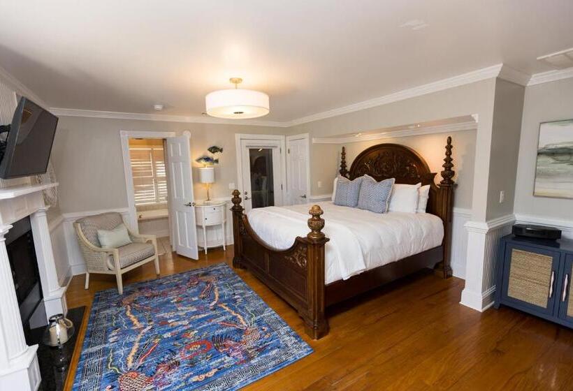 Люкс Кровать Кинг, The Burrus House Inn Waterfront Suites