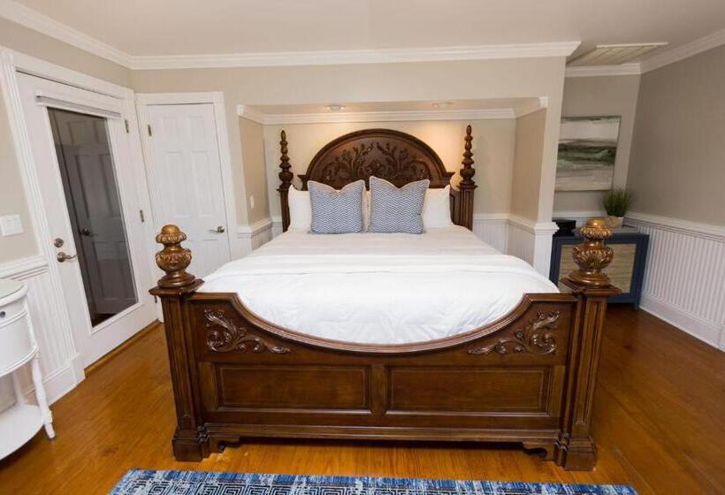 جناح سرير كينج, The Burrus House Inn Waterfront Suites