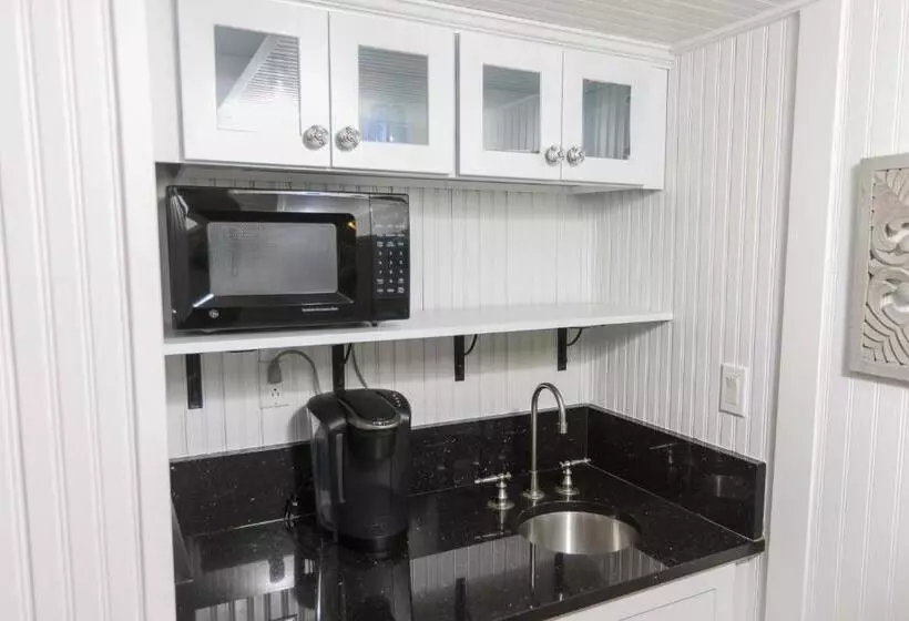オーシャンビュースイート, The Burrus House Inn Waterfront Suites