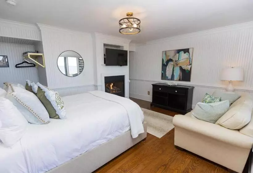 オーシャンビュースイート, The Burrus House Inn Waterfront Suites
