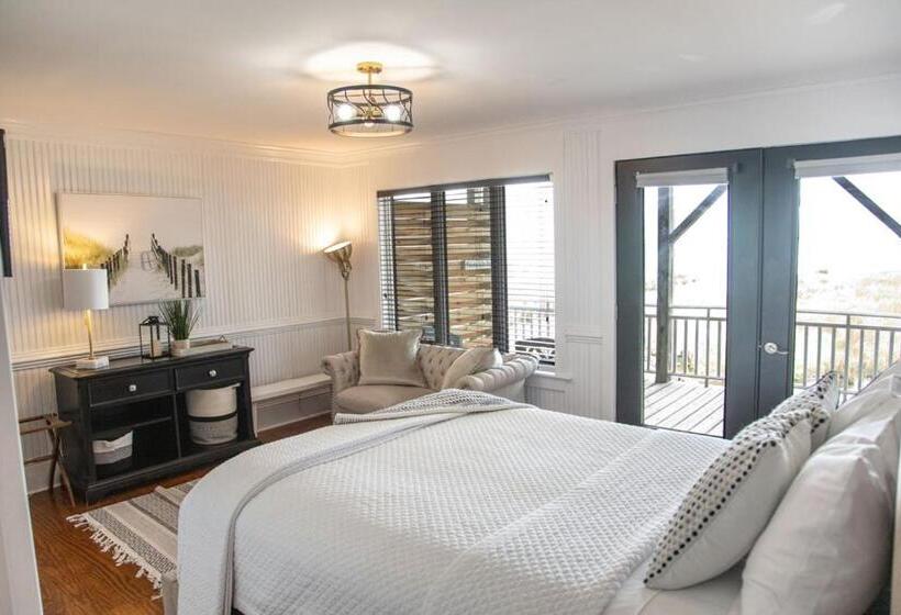 جناح مطلّ علي البحر, The Burrus House Inn Waterfront Suites