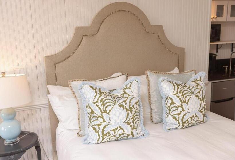 جناح مطلّ علي البحر, The Burrus House Inn Waterfront Suites