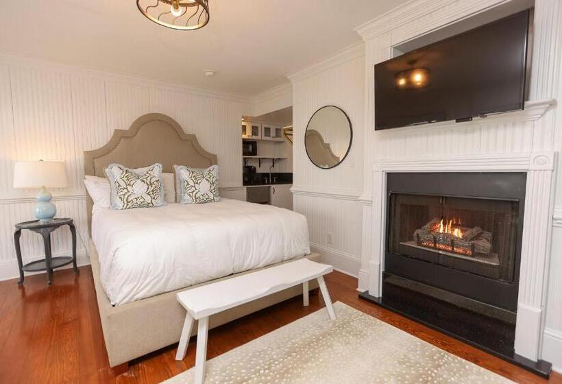 Люкс Вид на Море, The Burrus House Inn Waterfront Suites