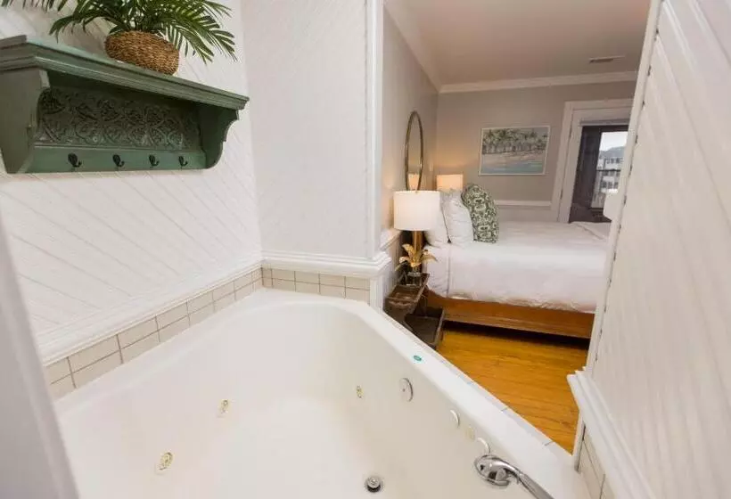 オーシャンビュースタンダードルーム, The Burrus House Inn Waterfront Suites