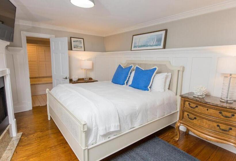 جناح ديلوكس مطل على البحر, The Burrus House Inn Waterfront Suites