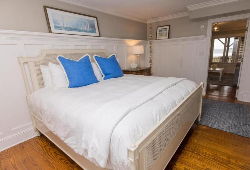 جناح ديلوكس مطل على البحر, The Burrus House Inn Waterfront Suites