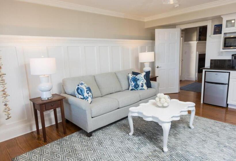 جناح ديلوكس مطل على البحر, The Burrus House Inn Waterfront Suites