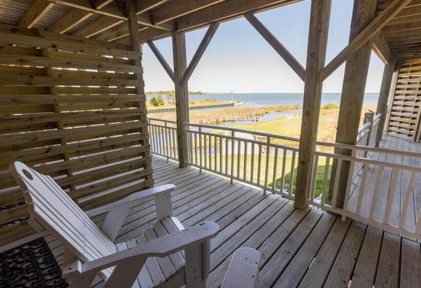 جناح ديلوكس مطل على البحر, The Burrus House Inn Waterfront Suites