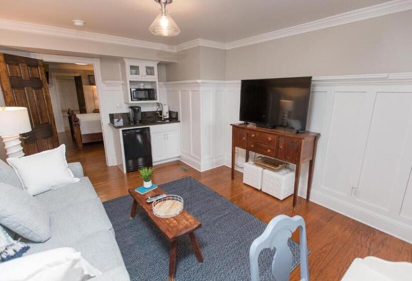 جناح ديلوكس مطل على البحر, The Burrus House Inn Waterfront Suites