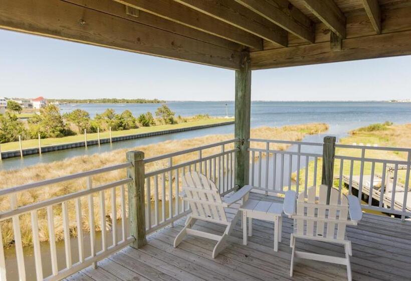 Люкс Deluxe Вид на Море, The Burrus House Inn Waterfront Suites