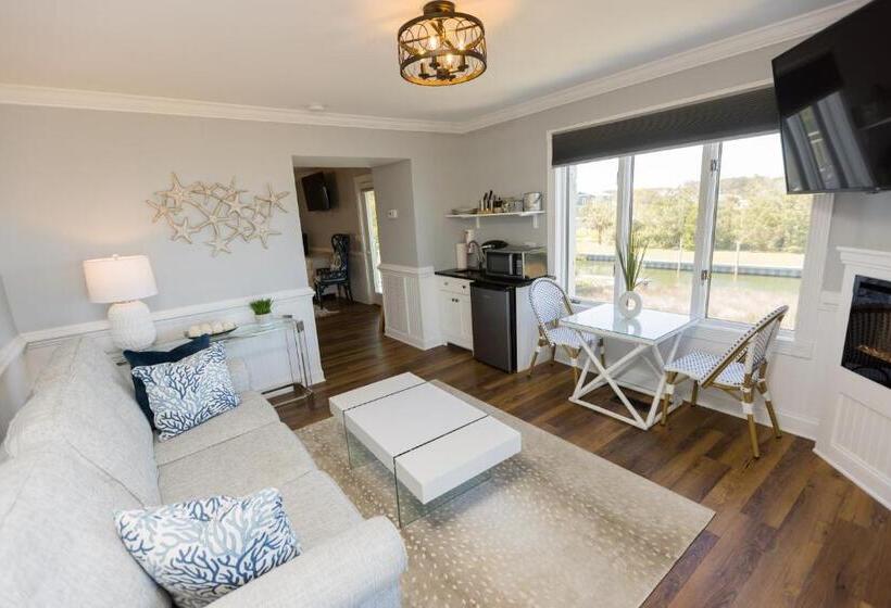 Люкс Deluxe Вид на Море, The Burrus House Inn Waterfront Suites
