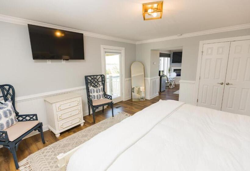 جناح ديلوكس مطل على البحر, The Burrus House Inn Waterfront Suites
