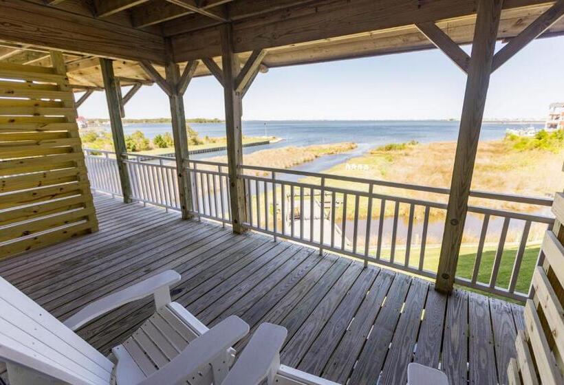 جناح غرفتين نوم, The Burrus House Inn Waterfront Suites