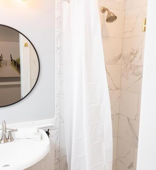 Люкс 2 Спальни, The Burrus House Inn Waterfront Suites