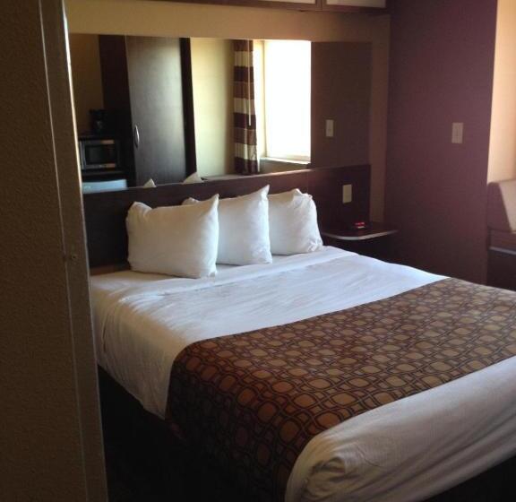 غرفة قياسية لذوى الاحتياجات الخاصة, Microtel Inn & Suites