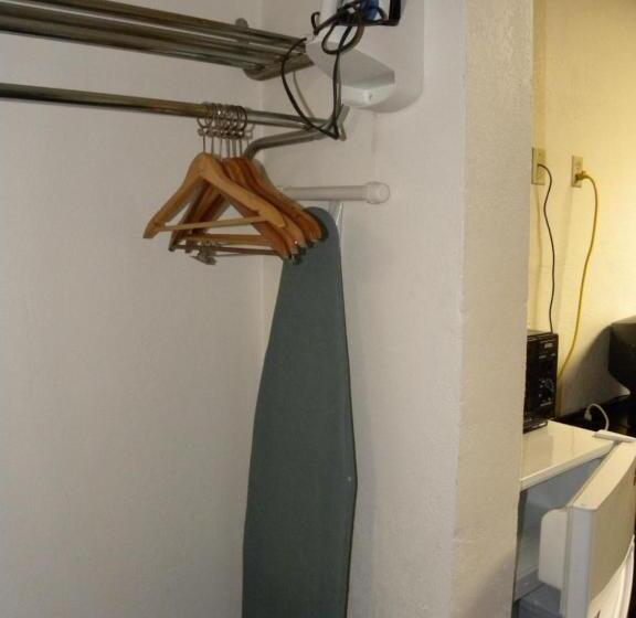 Номер Deluxe, Guest Inn Rogers