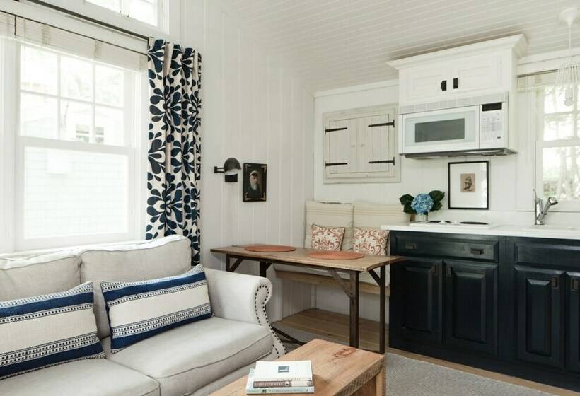 小室, The Cottages At Cabot Cove