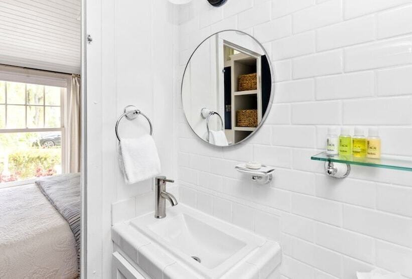 کابین, The Cottages At Cabot Cove