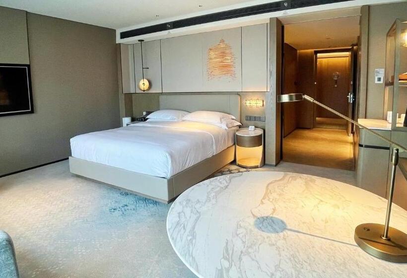 Номер Deluxe, Crowne Plaza Hohhot City Center