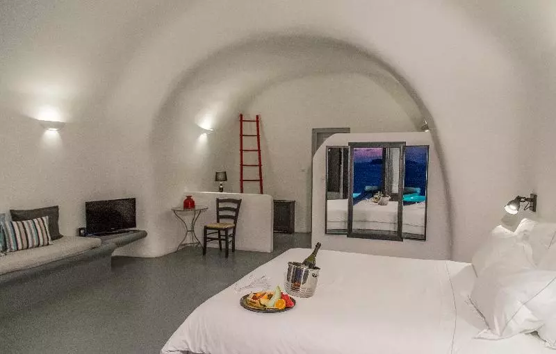 Suite with Pool, Grand Ambassador Santorini