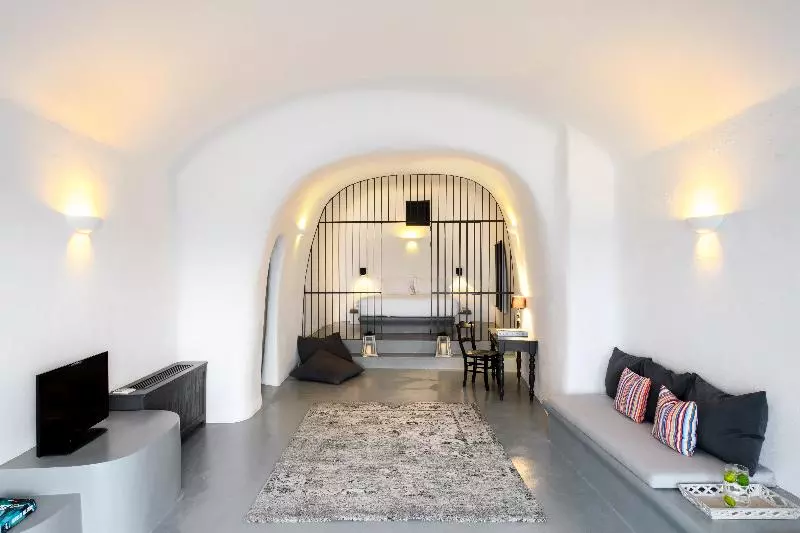 Suite with Pool, Grand Ambassador Santorini