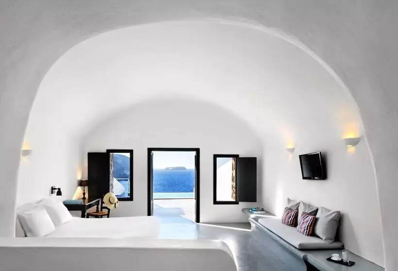 Suite with Pool, Grand Ambassador Santorini