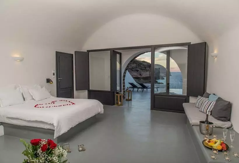 Suite with Pool, Grand Ambassador Santorini
