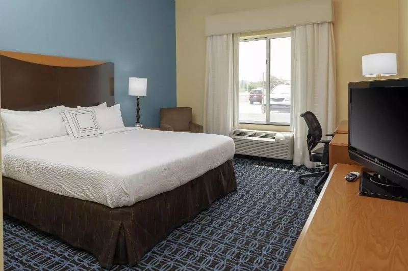 キングサイズベッドのスタンダードルーム, Fairfield Inn And Suites By Marriott Seymour
