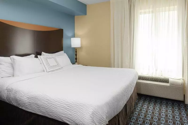 キングサイドベッドのスタンダードワンルーム, Fairfield Inn And Suites By Marriott Seymour