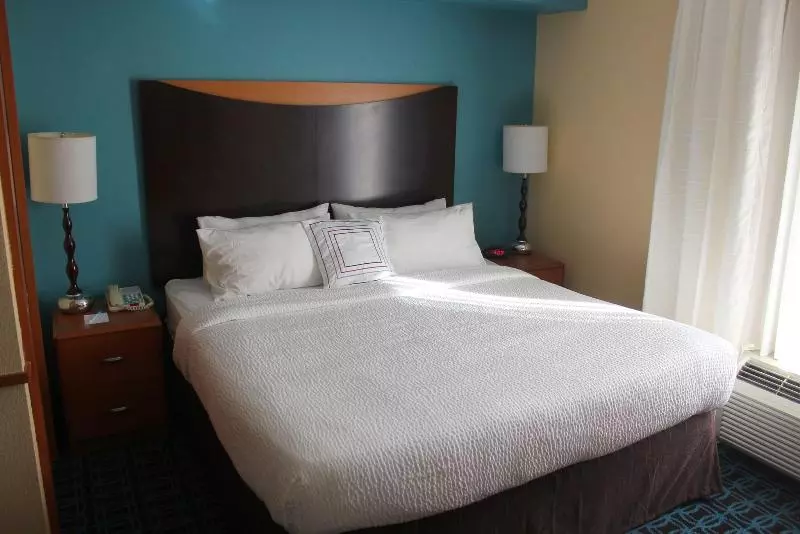 キングサイドベッドのスタンダードワンルーム, Fairfield Inn And Suites By Marriott Seymour