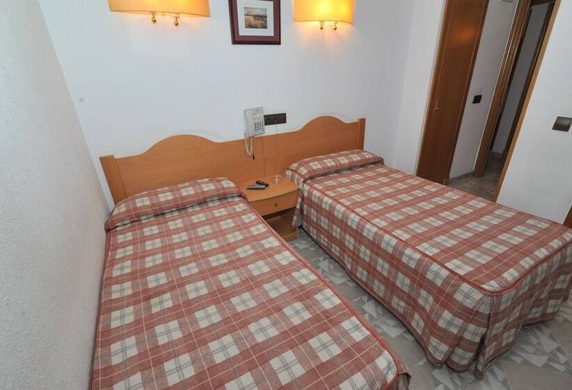 اتاق استاندارد سه نفره, Hostal Goyma Ii