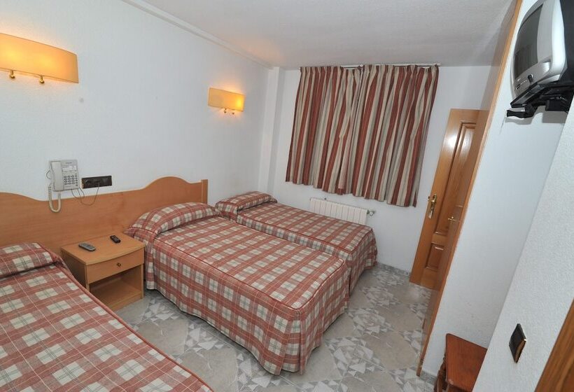 اتاق استاندارد سه نفره, Hostal Goyma Ii
