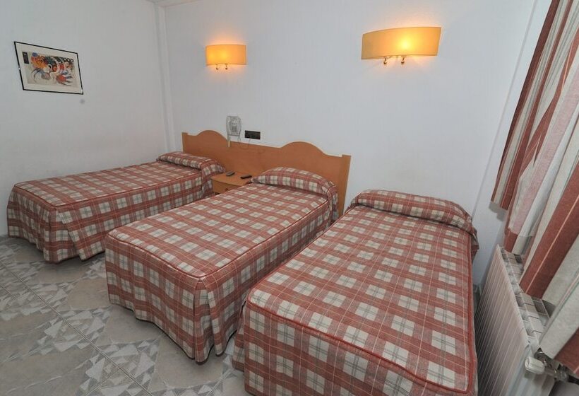 اتاق استاندارد سه نفره, Hostal Goyma Ii