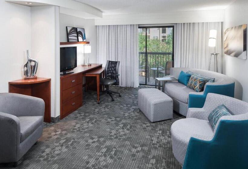 스위트 킹사이즈 침대, Courtyard By Marriott Hattiesburg