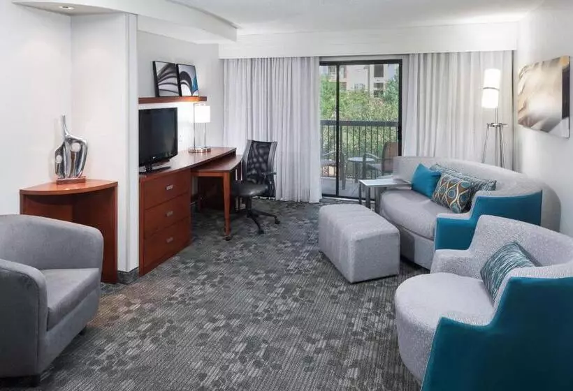 キングサイズベッドのスイートルーム, Courtyard By Marriott Hattiesburg