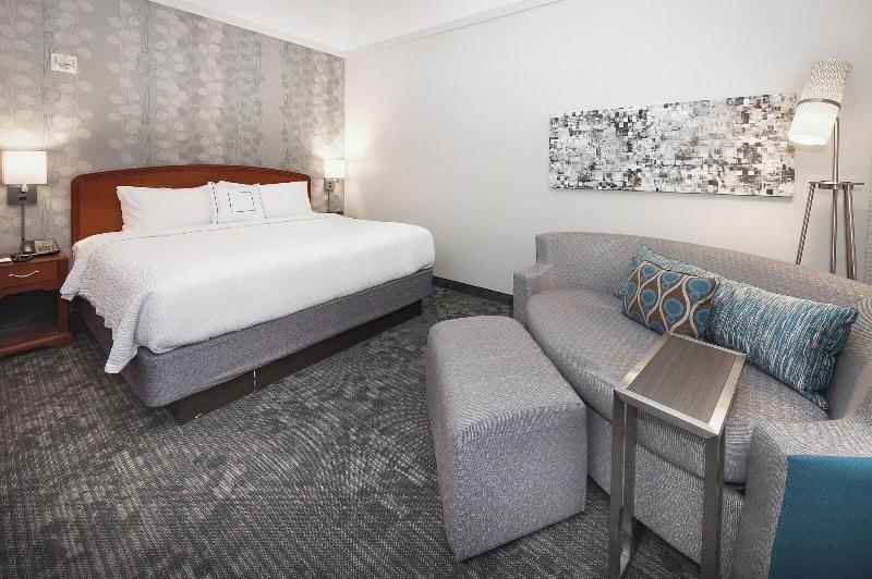 غرفة قياسية سرير كينج, Courtyard By Marriott Valdosta