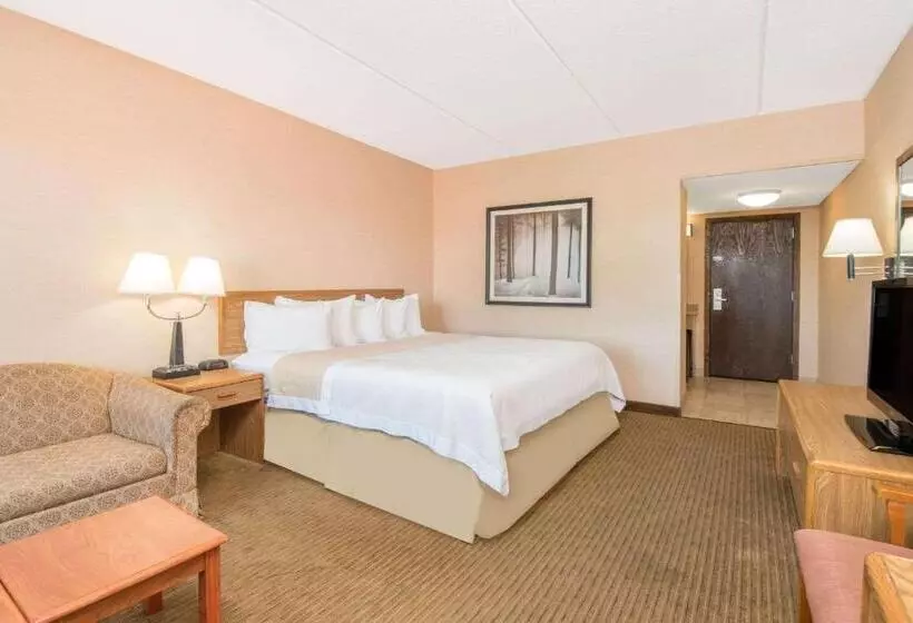 Standard-huone King-vuode, Days Inn By Wyndham Duluth Lakewalk