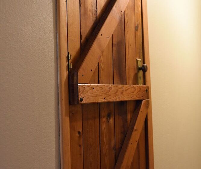 جناح جونيور, Gateway Inn & Cabins