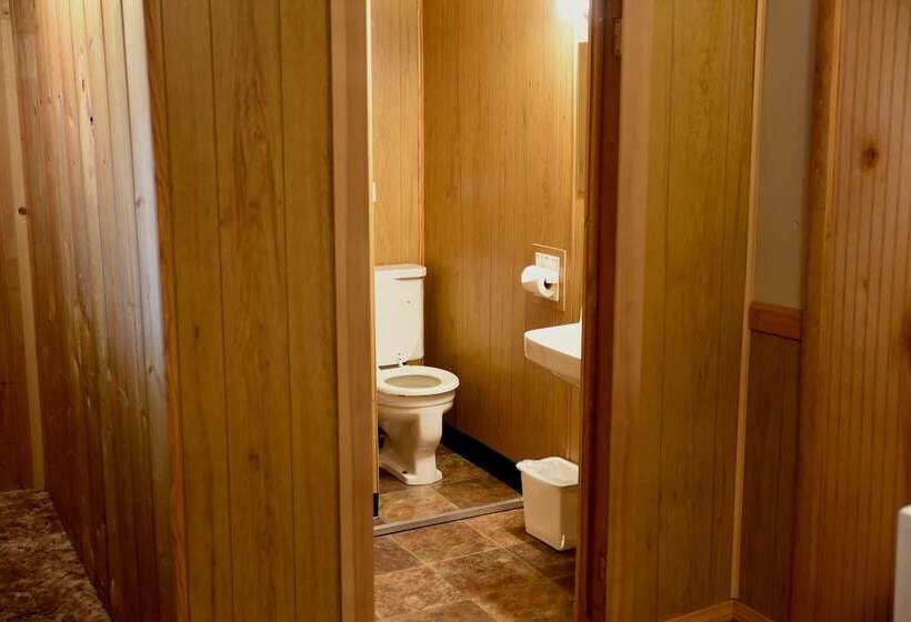 جناح جونيور, Gateway Inn & Cabins