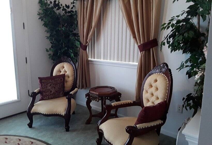 디럭스 스위트, Lions Gate Manor