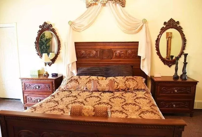 デラックススイート, Lions Gate Manor