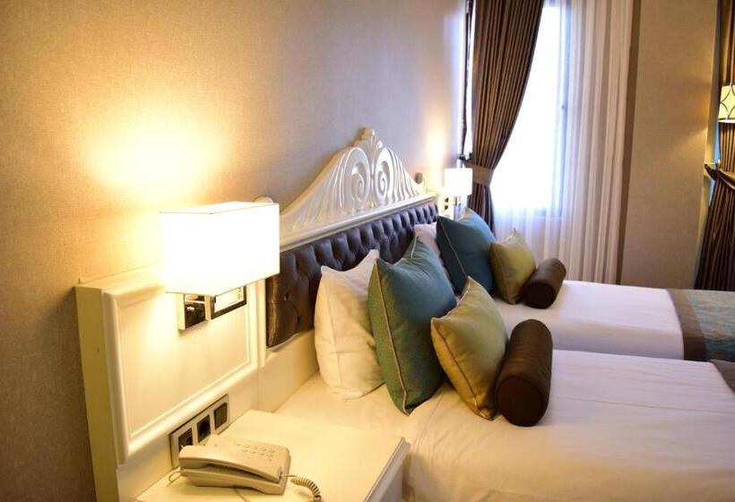 デラックスルーム, Taksim Line