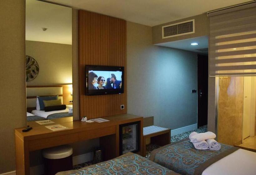 スタンダードトリプルルーム, Taksim Line