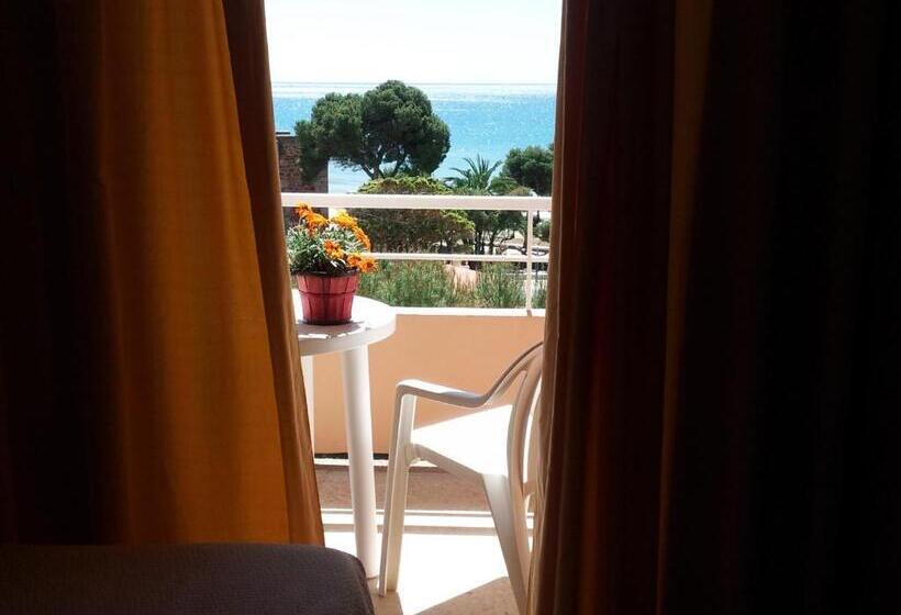 غرفة عائلية, Tramontana