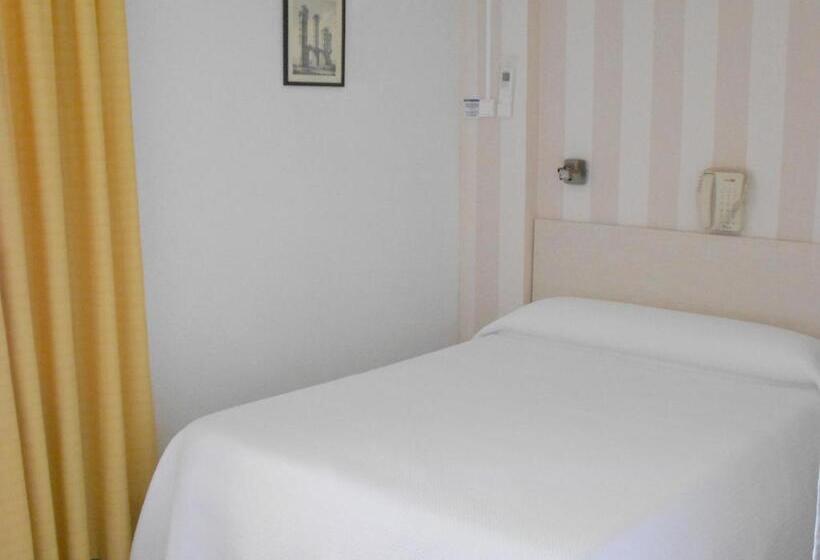 ‫غرفة فردية مزودة بتراس, Tramontana