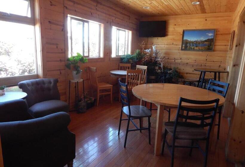 Номер Стандарт 2 Двуспальные Кровати, Alpine Inn