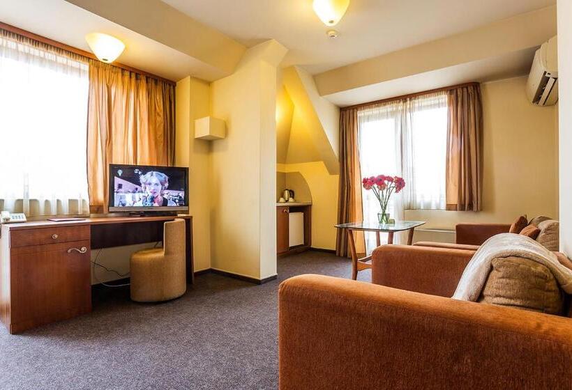 סטודיו סטנדרט עם מרפסת, Sofia Place Hotel By Hmg