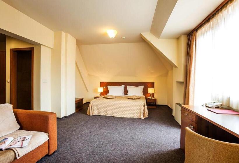 סטודיו סטנדרט עם מרפסת, Sofia Place Hotel By Hmg