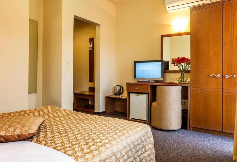 חדר סטנדרט עם מרפסת, Sofia Place Hotel By Hmg