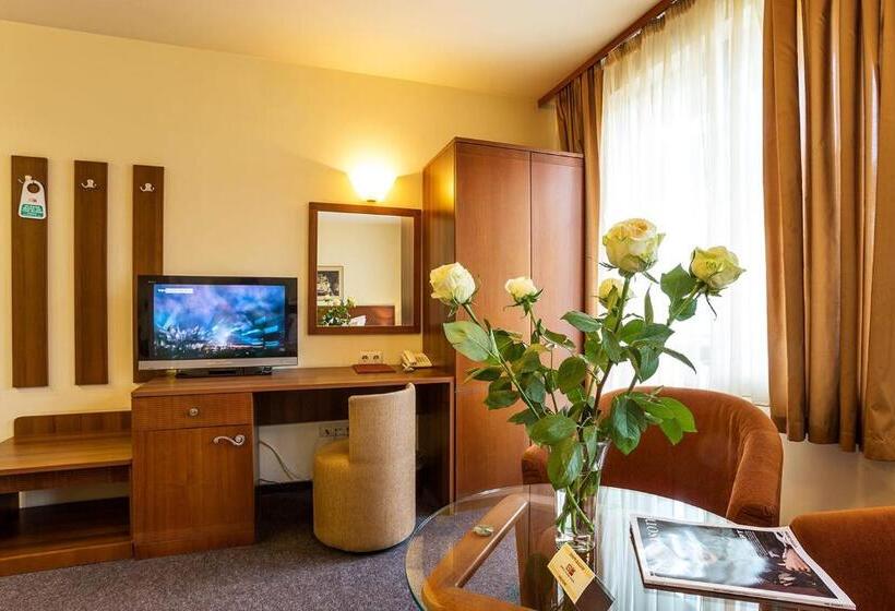 חדר סטנדרט עם מרפסת, Sofia Place Hotel By Hmg